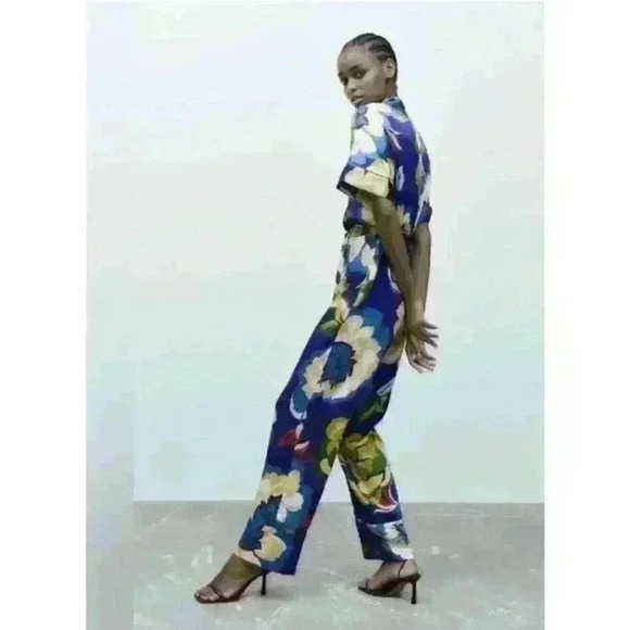 zara blue floral pattern Satin jumpsuit Size Small -GORGEOUS! - Picture 2 of 4
